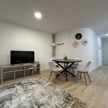 Appartement Hiri Zahar 2 *